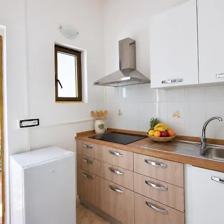 Prázdninový dům 2 Bedroom Beautiful In Marina *