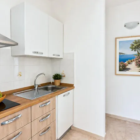 بيت للعطل 2 Bedroom Beautiful In Marina نيكوتيرا