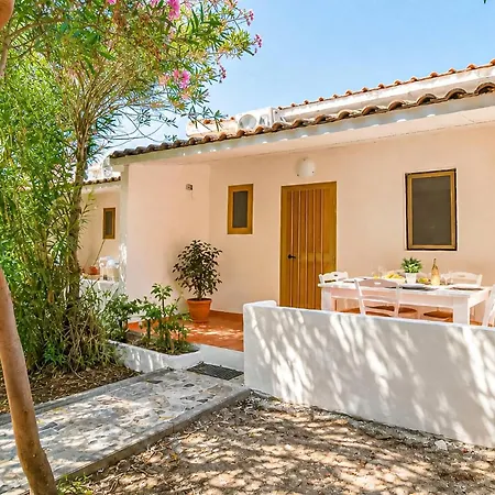 بيت للعطل 2 Bedroom Beautiful In Marina نيكوتيرا